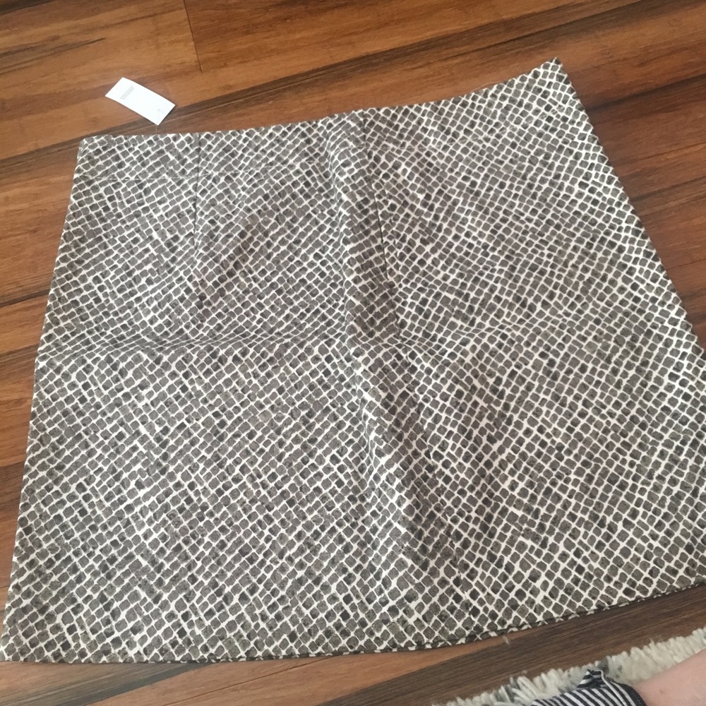 Adorable printed loft skirt NWT
